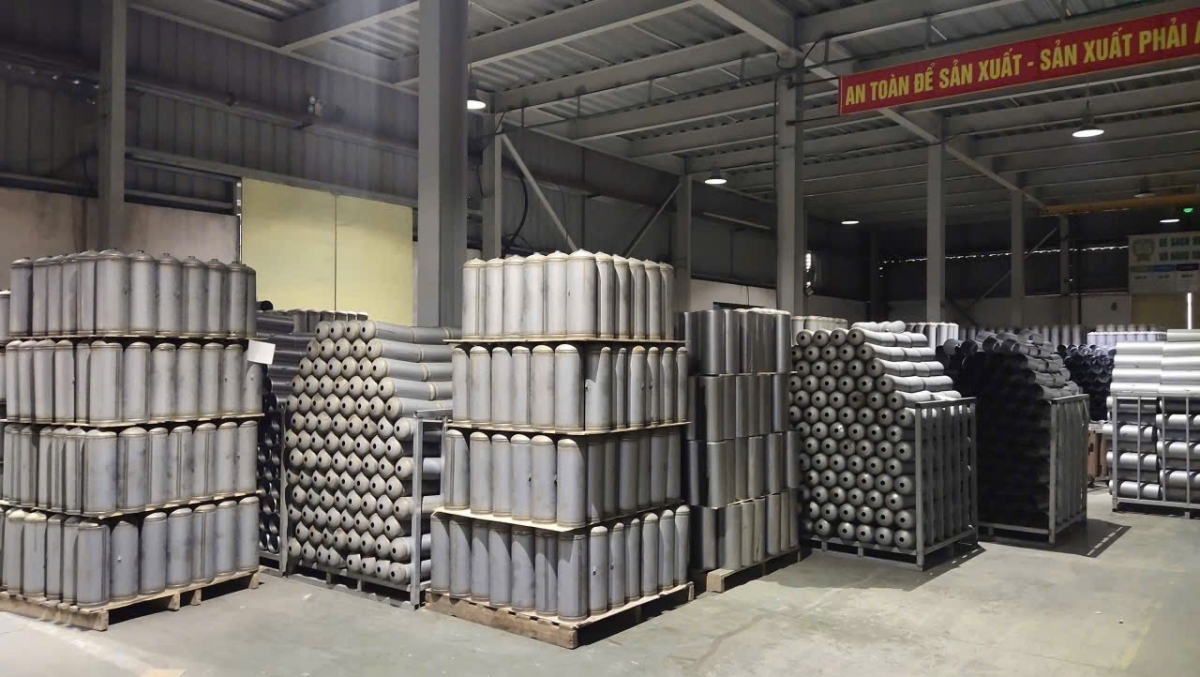 Xác định thiết bị chữa cháy có tác động rất lớn tới việc bảo đảm an toàn PCCC của người dân, cơ quan, doanh nghiệp, nhất là trong bối cảnh hiện nay, vì vậy, lãnh đạo Công an tỉnh Phú Thọ đã chỉ đạo Phòng Cảnh sát kinh tế khẩn trương tập trung điều tra, làm rõ hành vi của các đối tượng để xử lý nghiêm theo quy định của pháp luật.