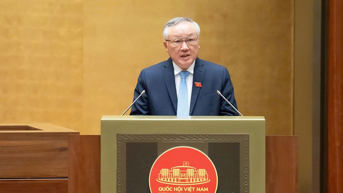 Phó Thủ tướng Thường trực Chính phủ Nguyễn Hòa Bình thay mặt Chính phủ trình bày báo cáo tổng kết công tác nhiệm kỳ 2021-2026.