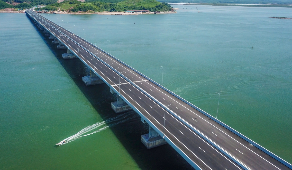 Các tuyến đường cao tốc được hình thành tạo nên mạng lưới giao thông hiện đại ở Quảng Ninh