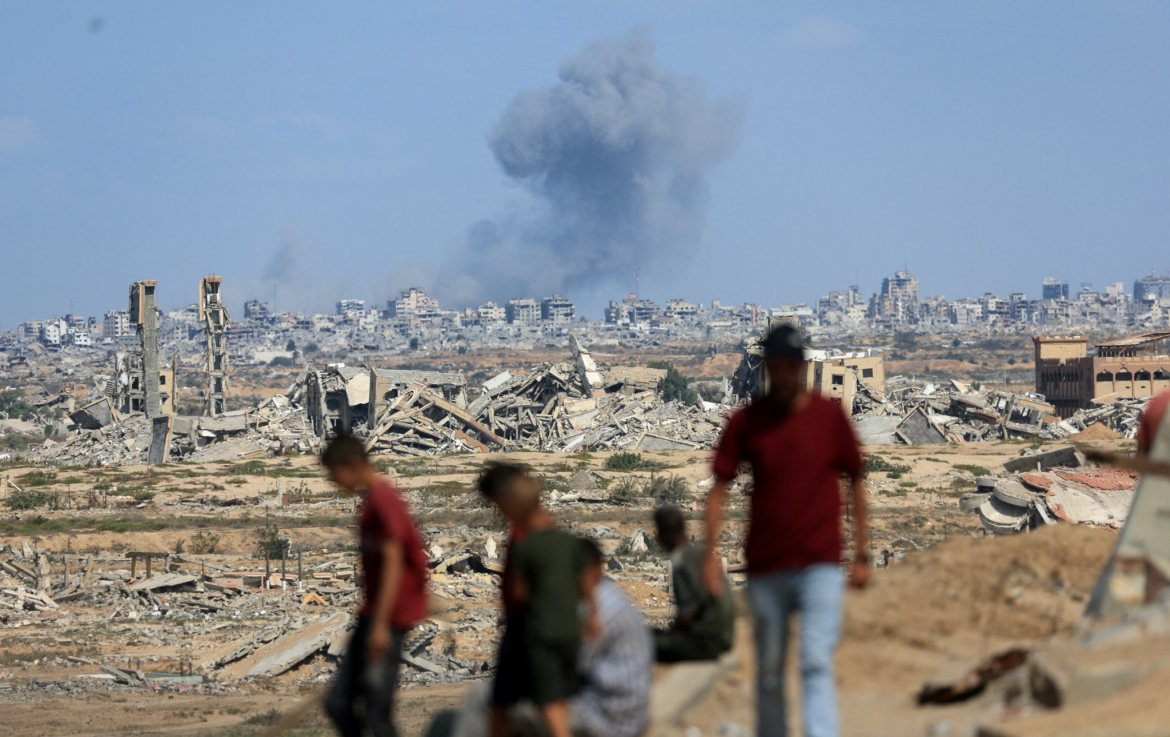 Khói bốc lên sau cuộc tấn công quân sự của Israel vào Gaza. Nguồn: Reuters