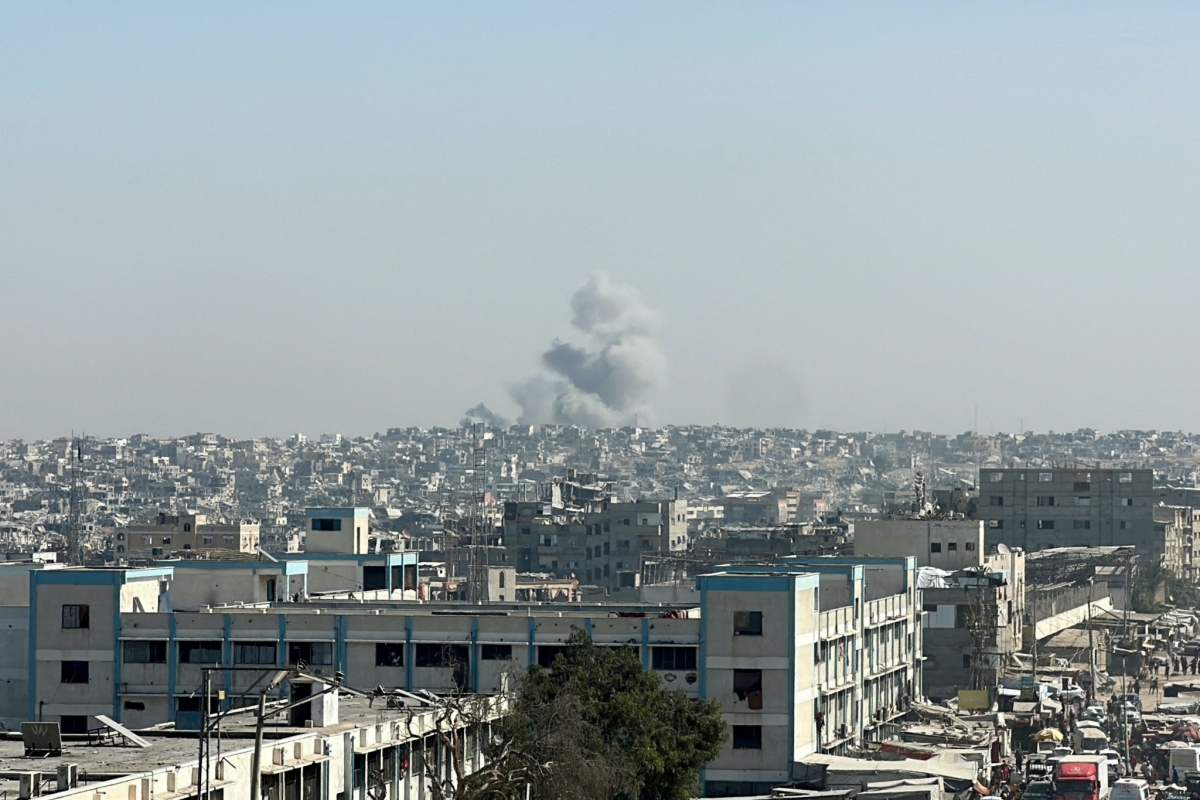 Khói bốc lên sau vụ không kích của Israel tại Khan Younis, phía Nam Dải Gaza ngày 20/10. Nguồn: Reuters