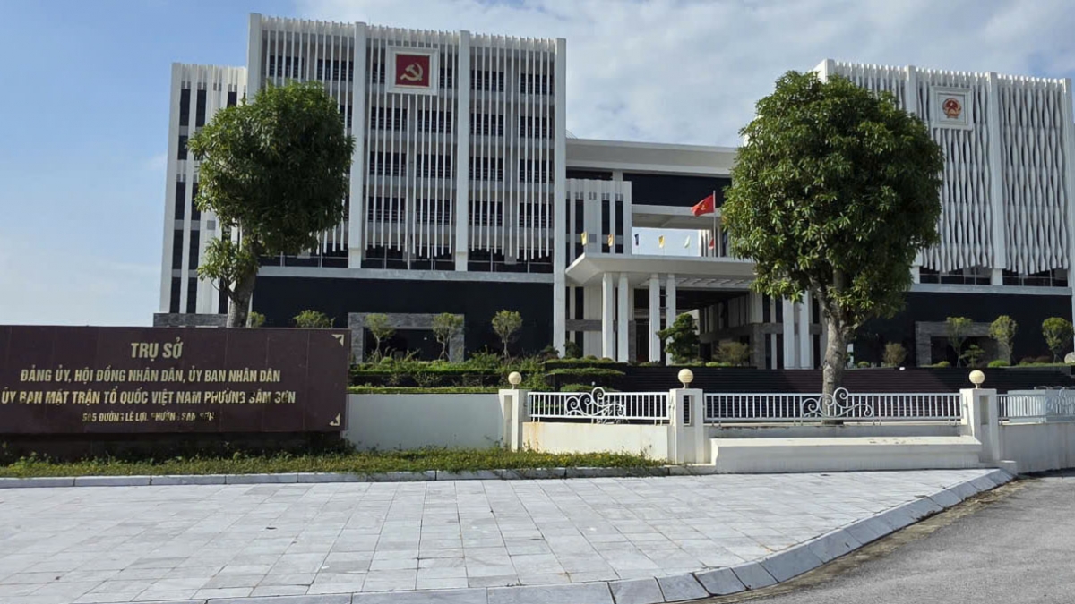 Trụ sở Đảng ủy, HĐND, UBND, UBMTTQ phường Sầm Sơn, Thanh Hóa.