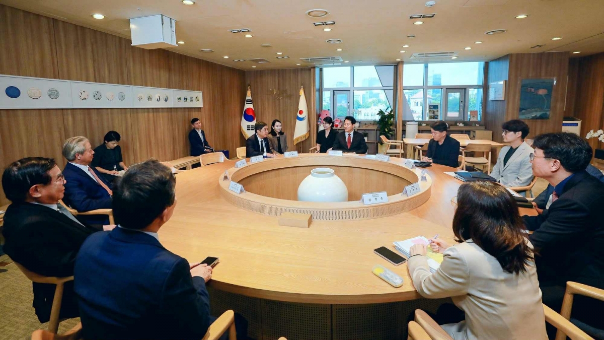 Tập đoàn Đèo Cả đã gặp mặt và làm việc với lãnh đạo thành phố Seoul cùng nhiều doanh nghiệp hàng đầu Hàn Quốc để chuẩn bị nguồn lực và kinh nghiệm cho dự án Đại lộ - Cảnh quan sông Hồng.