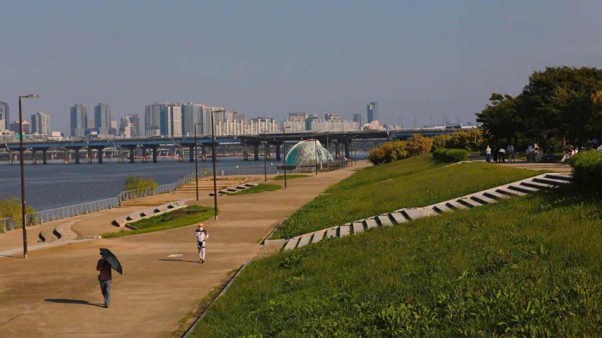 Trong tháng 9 vừa qua, Tập đoàn Đèo Cả đã gặp mặt và làm việc với lãnh đạo thành phố Seoul cùng nhiều doanh nghiệp hàng đầu Hàn Quốc nhằm chuẩn bị nguồn lực và kinh nghiệm từ kỳ tích sông Hàn cho dự án Đại lộ - Cảnh quan sông Hồng.