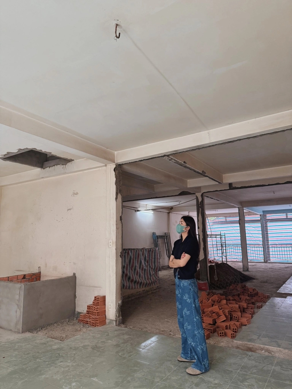 Tăng Thanh Hà bày tỏ háo hức khi set up một cơ sở kinh doanh mới: "Như những ngày đầu tiên, niềm đam mê ấy chưa bao giờ thay đổi suốt 12 năm qua. Mình thật biết ơn từng bước hành trình đã qua".