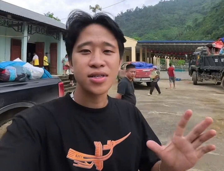 Đào Quang Hà livetrem kêu gọi từ thiện. (Ảnh: Công an Thanh Hoá)