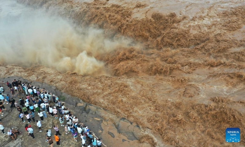Thác Hồ Khẩu trên sông Hoàng Hà ở tỉnh Sơn Tây, miền Bắc Trung Quốc ngày 27/7/2025 . Thác này đang chứng kiến ​​lưu lượng nước ngày càng tăng những ngày gần đây. Ảnh: Tân Hoa xã