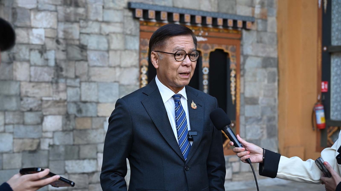 Bộ trưởng Ngoại giao Thái Lan Sihasak Phuangketkeow trả lời phóng viên sau cuộc Tham vấn bốn bên có sự tham gia của Malaysia và Mỹ hôm 17/10/2025 tại Kuala Lumpur, Malaysia. Ảnh: MFA Thái Lan