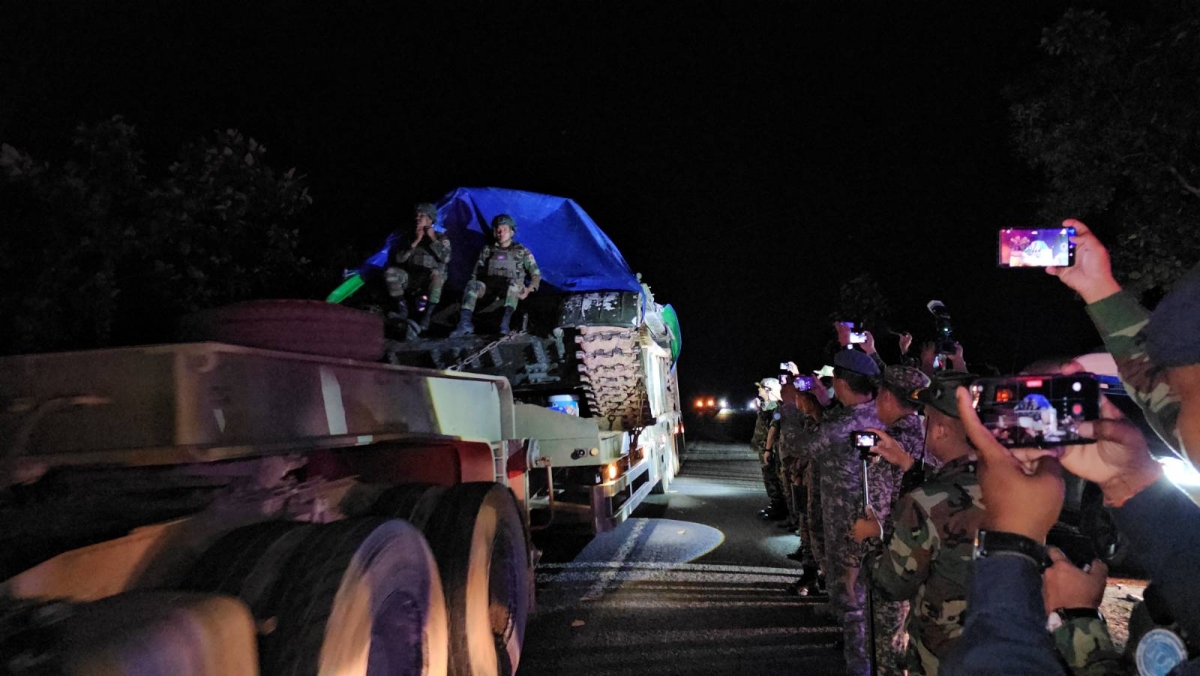 Campuchia chính thức bắt đầu quá trình di chuyển và tháo dỡ một phần các thiết bị quân sự và vũ khí hạng nặng tại khu vực biên giới giữa hai nước. Ảnh: Bộ quốc phòng Campuchia