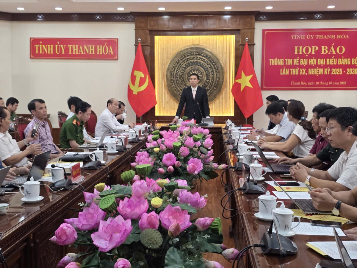 Quang cảnh buổi họp báo.