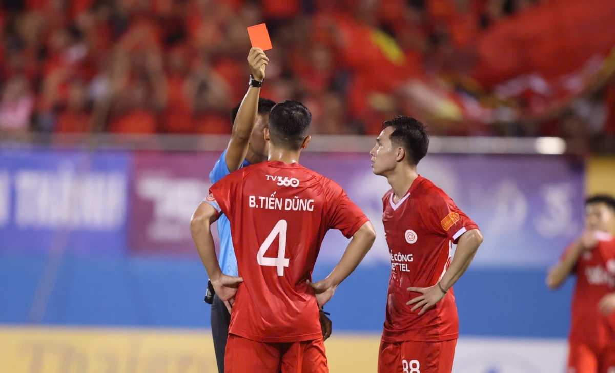Bùi Tiến Dũng bị treo giò ở vòng 7 V-League 2025/2026 (Ảnh: VPF).
