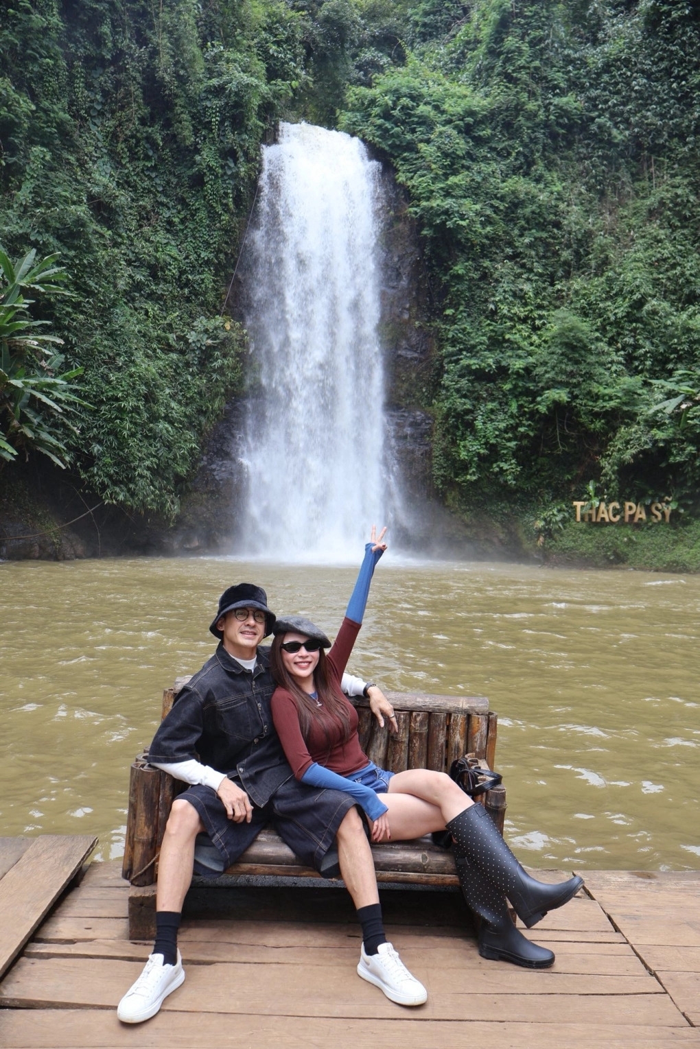 Nhân dịp sinh nhật 43 tuổi của Lương Thế Thành, Thúy Diễm chúc ông xã 'thêm nhiều dự án hay và mang nhiều tiền về cho vợ'.