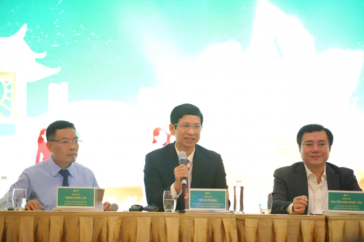 Thứ trưởng Bộ VHTTDL Hồ An Phong thông tin tại họp báo chiều 14/10. (Ảnh: Cổng Thông tin điện tử Bộ Văn hóa, Thể thao và Du lịch)