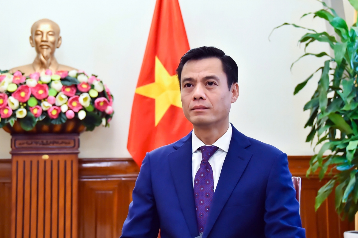 Thứ trưởng Bộ Ngoại giao Đặng Hoàng Giang trả lời phỏng vấn báo chí trước thềm chuyến công tác của Thủ tướng Chính phủ Phạm Minh Chính tham dự Hội nghị Cấp cao ASEAN lần thứ 47 và các Hội nghị liên quan