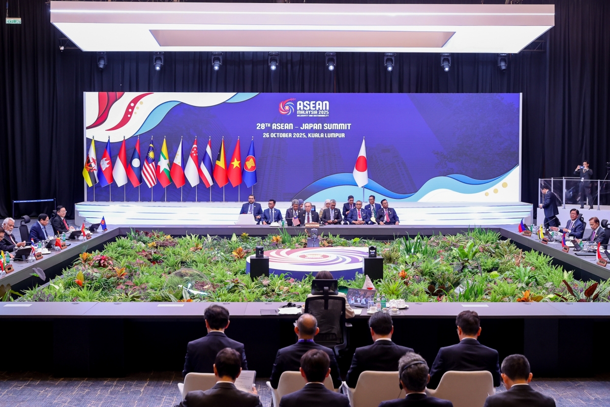 Chiều ngày 26/10, Thủ tướng Phạm Minh Chính tham dự Hội nghị Cấp cao ASEAN - Nhật Bản lần thứ 28 cùng các Nhà Lãnh đạo ASEAN và Thủ tướng Nhật Bản Takaichi Sanae. Phát biểu tại hội nghị, Thủ tướng Phạm Minh Chính chúc mừng bà Takaichi Sanae trở thành nữ Thủ tướng đầu tiên của Nhật Bản và đề xuất 3 trọng tâm hợp tác ASEAN – Nhật Bản. Kết thúc Hội nghị, các Lãnh đạo đã thông qua Tuyên bố chung về thúc đẩy và triển khai Quan điểm của ASEAN về Ấn Độ Dương - Thái Bình Dương. (Ảnh: Nhật Bắc)