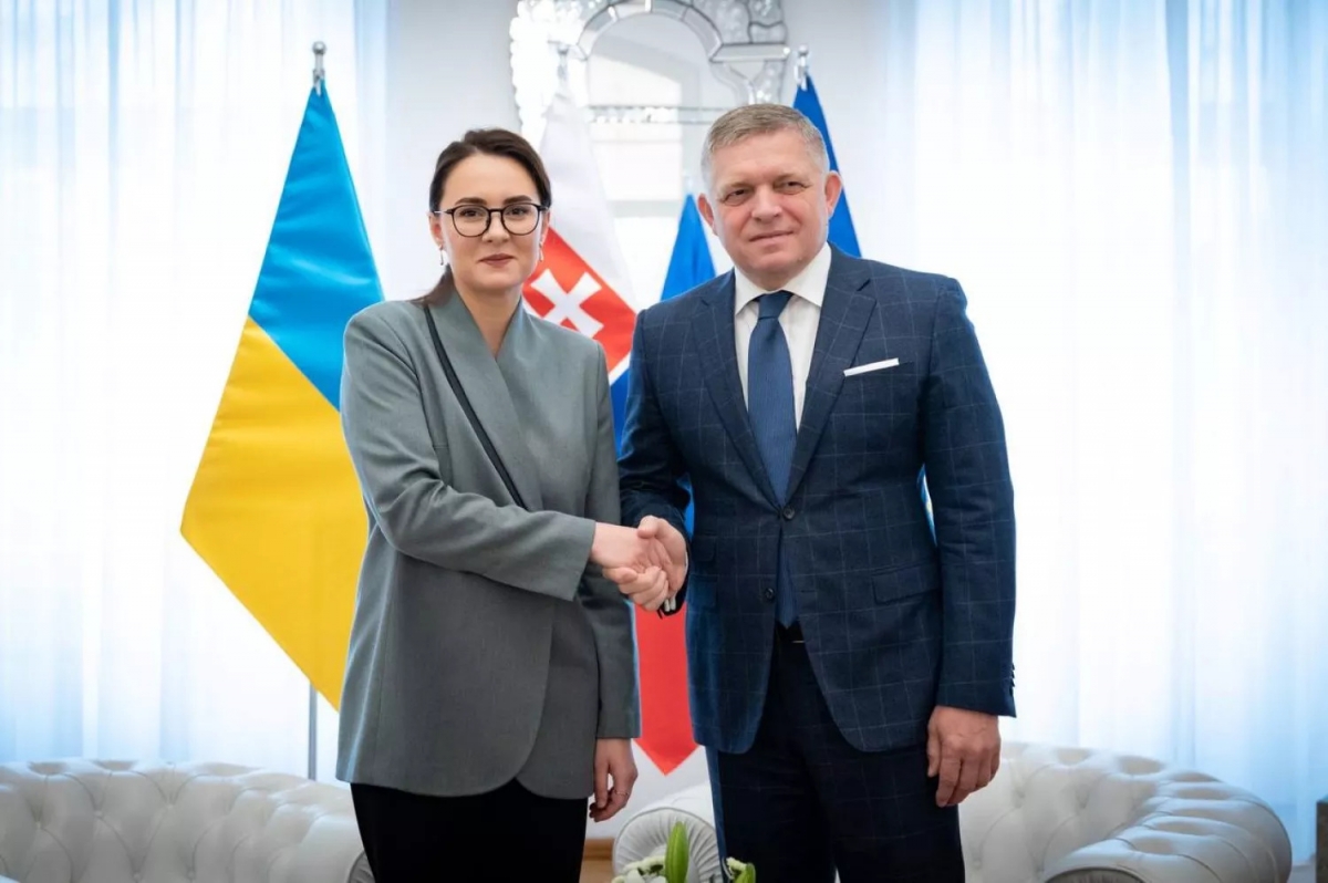 Thủ tướng Ukraine Yulia Svyrydenko (bên trái) và Thủ tướng Slovakia Robert Fico (bên phải). (Ảnh: nikvesti.com)