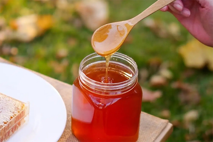 Mật ong hầu như không hỏng nếu được bảo quản đúng (Ảnh: Sohu)