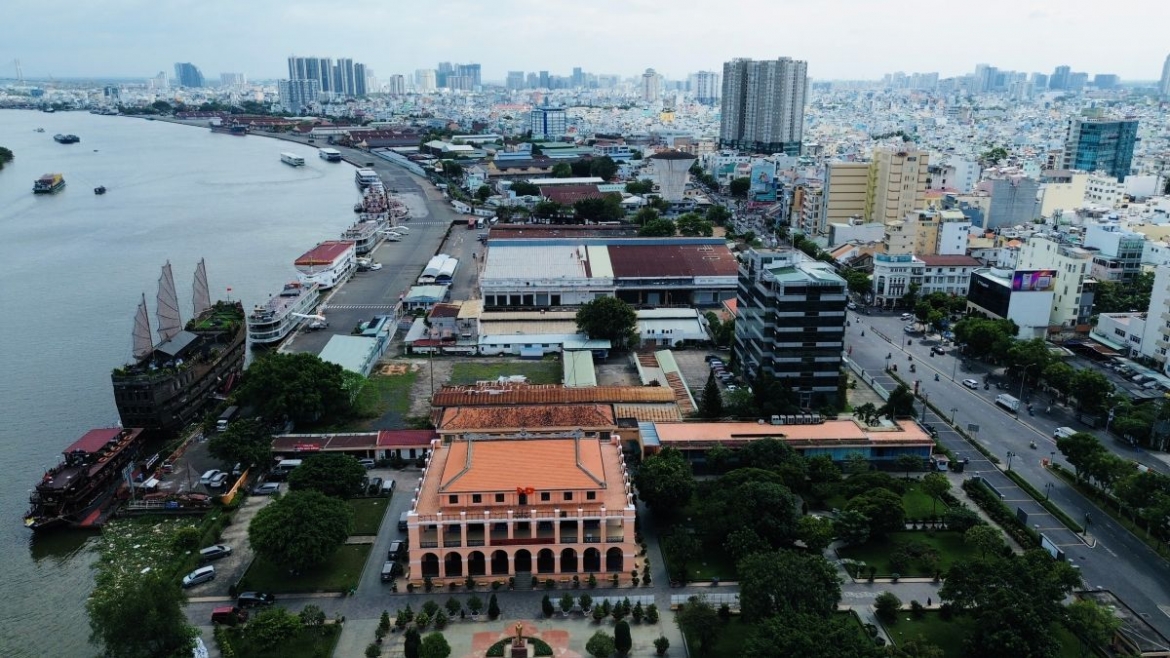 Toàn cảnh Bến nhà Rồng (Ảnh Tỷ Huỳnh)