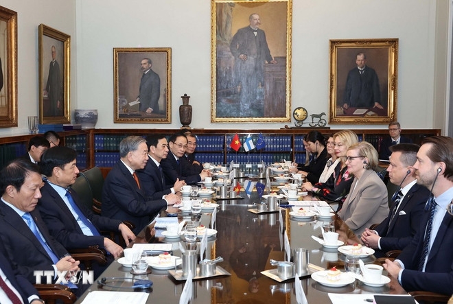 Tổng Bí thư Tô Lâm gặp Phó Chủ tịch thứ nhất Quốc hội Phần Lan Paula Risikko. (Ảnh: TTXVN)