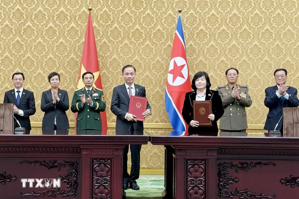 Chiều 10/10, trong khuôn khổ chuyến thăm cấp nhà nước và dự Lễ kỷ niệm 80 năm Ngày thành lập Đảng Lao động Triều Tiên của Tổng Bí thư Tô Lâm, Việt Nam và Triều Tiên và đã ký 5 văn kiện hợp tác trong các lĩnh vực ngoại giao, quốc phòng, y tế, thông tấn và thương mại. (Ảnh: TTXVN)