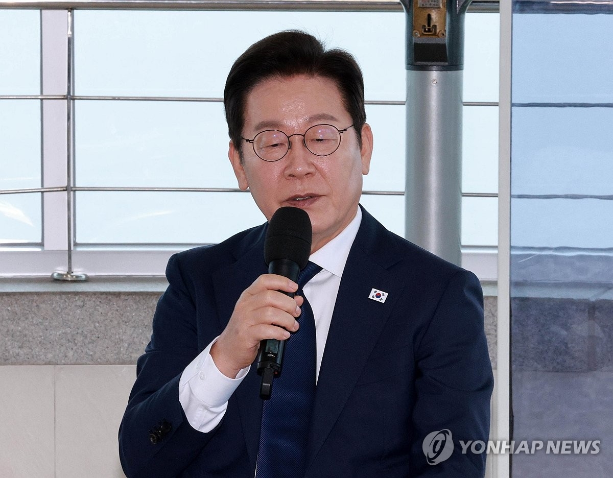 Tổng thống Hàn Quốc Lee Jae Myung đề xuất trao đổi thư tín giữa các gia đình ly tán. Ảnh: Yonhap News