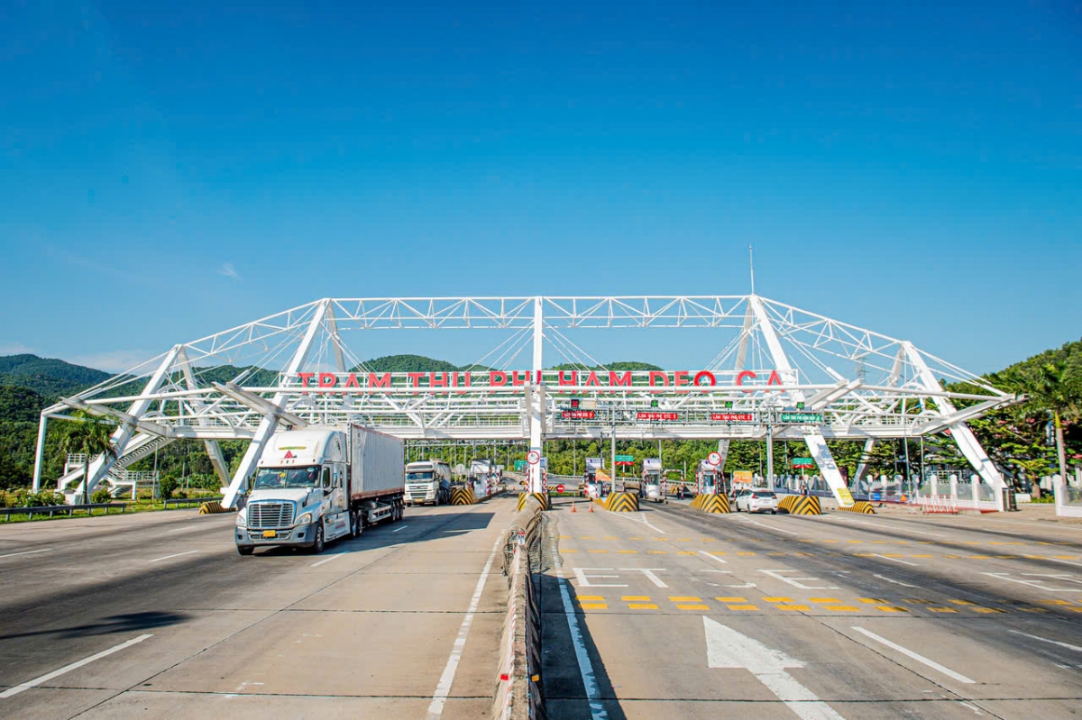 Tập đoàn Đèo Cả thông báo thực hiện miễn thu phí cho tất cả các xe cứu trợ bão lũ kể từ ngày 8/10. 