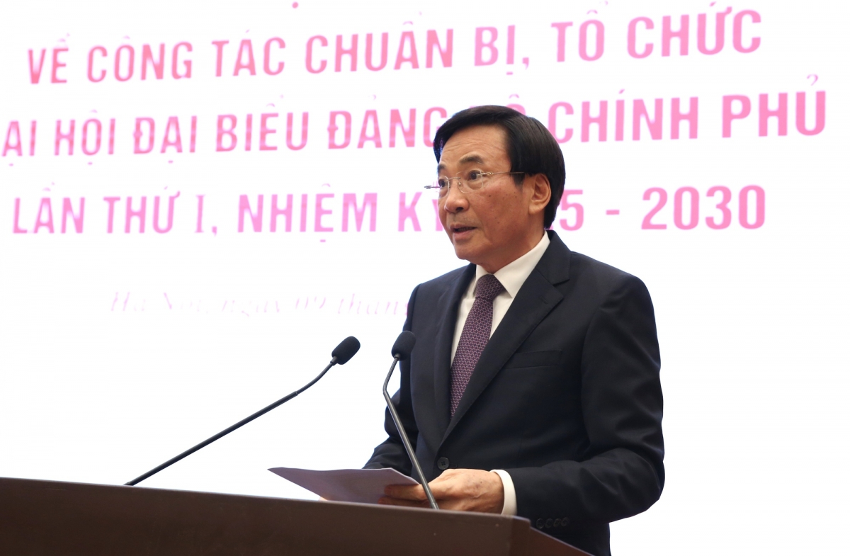 Bộ trưởng, Chủ nhiệm Văn phòng Chính phủ Trần Văn Sơn, Người phát ngôn của Chính phủ, thông báo những nội dung chủ yếu về công tác chuẩn bị, tổ chức đại hội