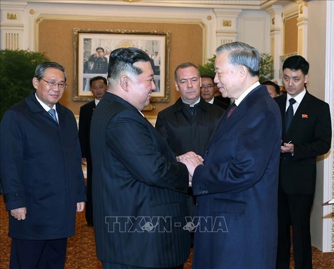 Tổng Bí thư Tô Lâm với Tổng Bí thư Đảng Lao động Triều Tiên, Chủ tịch Quốc vụ nước Cộng hòa Dân chủ Nhân dân Triều Tiên Kim Jong Un. (Ảnh: TTXVN)