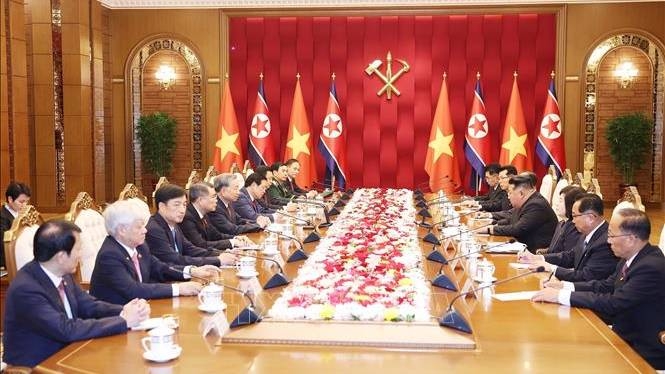 Tổng Bí thư Tô Lâm hội đàm với Tổng Bí thư, Chủ tịch Quốc vụ CHDCND Triều Tiên Kim Jong Un. Ảnh: TTXVN