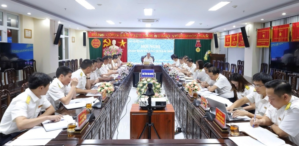 Trưởng thuế tỉnh Thái Nguyên Đỗ Trọng Nghĩa chủ trì Hội nghị giao ban tháng 10