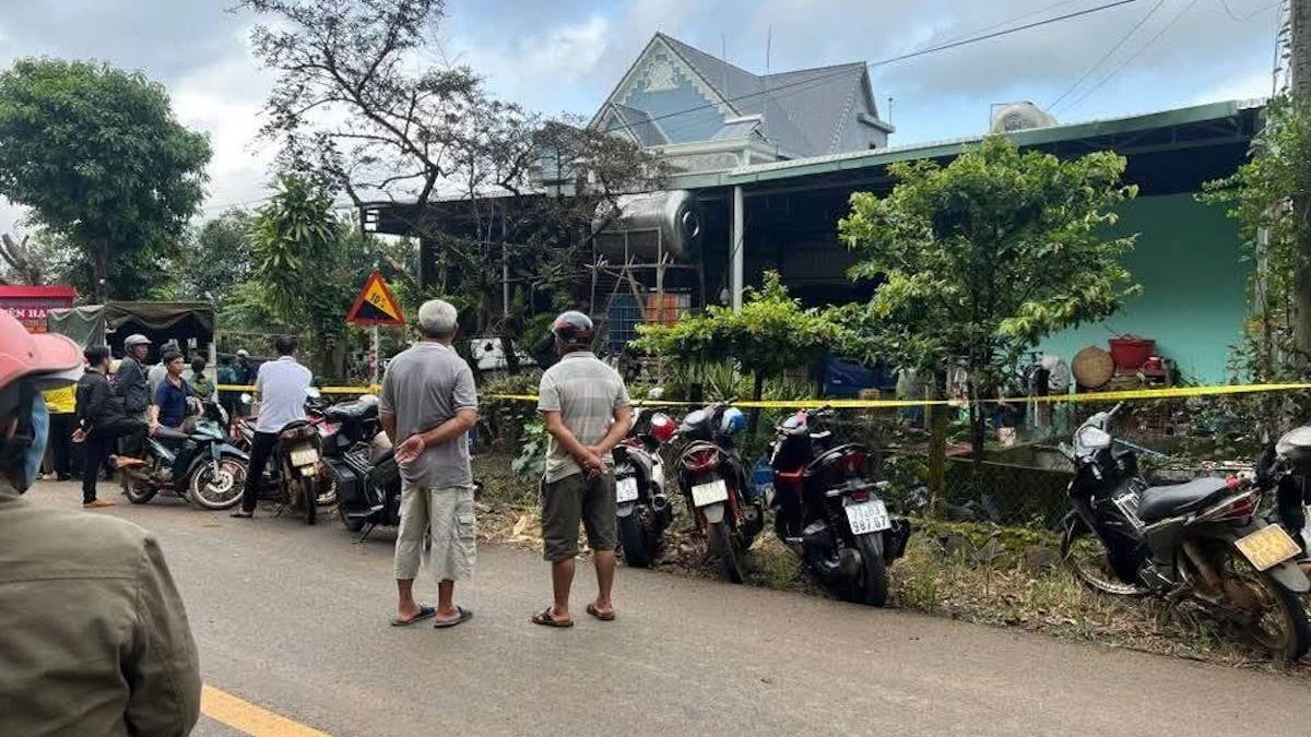 Lực lượng chức năng phong tỏa hiện trường, điều tra vụ việc 