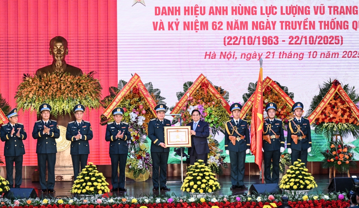 Thủ tướng Phạm Minh Chính trao danh hiệu Anh hùng Lực lượng vũ trang nhân dân tặng Quân chủng Phòng không- Không quân.