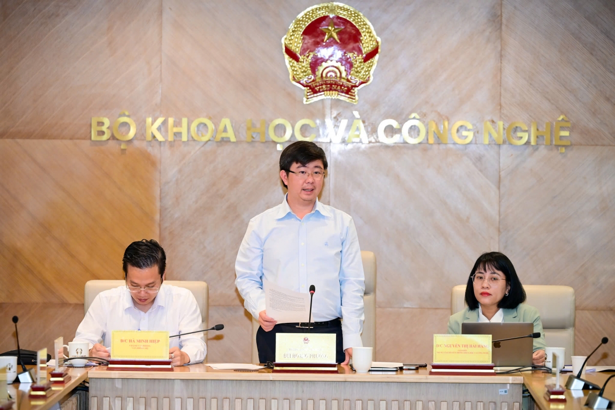Thứ trưởng Bộ KH&amp;CN Bùi Hoàng Phương chủ trì buổi họp báo (Ảnh: Bộ KH&amp;CN)