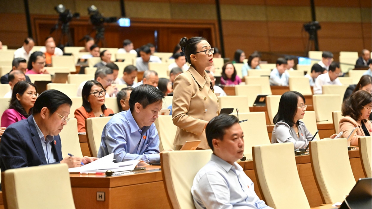 Quốc hội tiến hành phiên thảo luận toàn thể tại hội trường