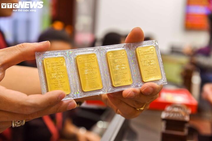 Nhà đầu tư vàng trong nước nên thận trọng. (Ảnh: Công Hiếu).