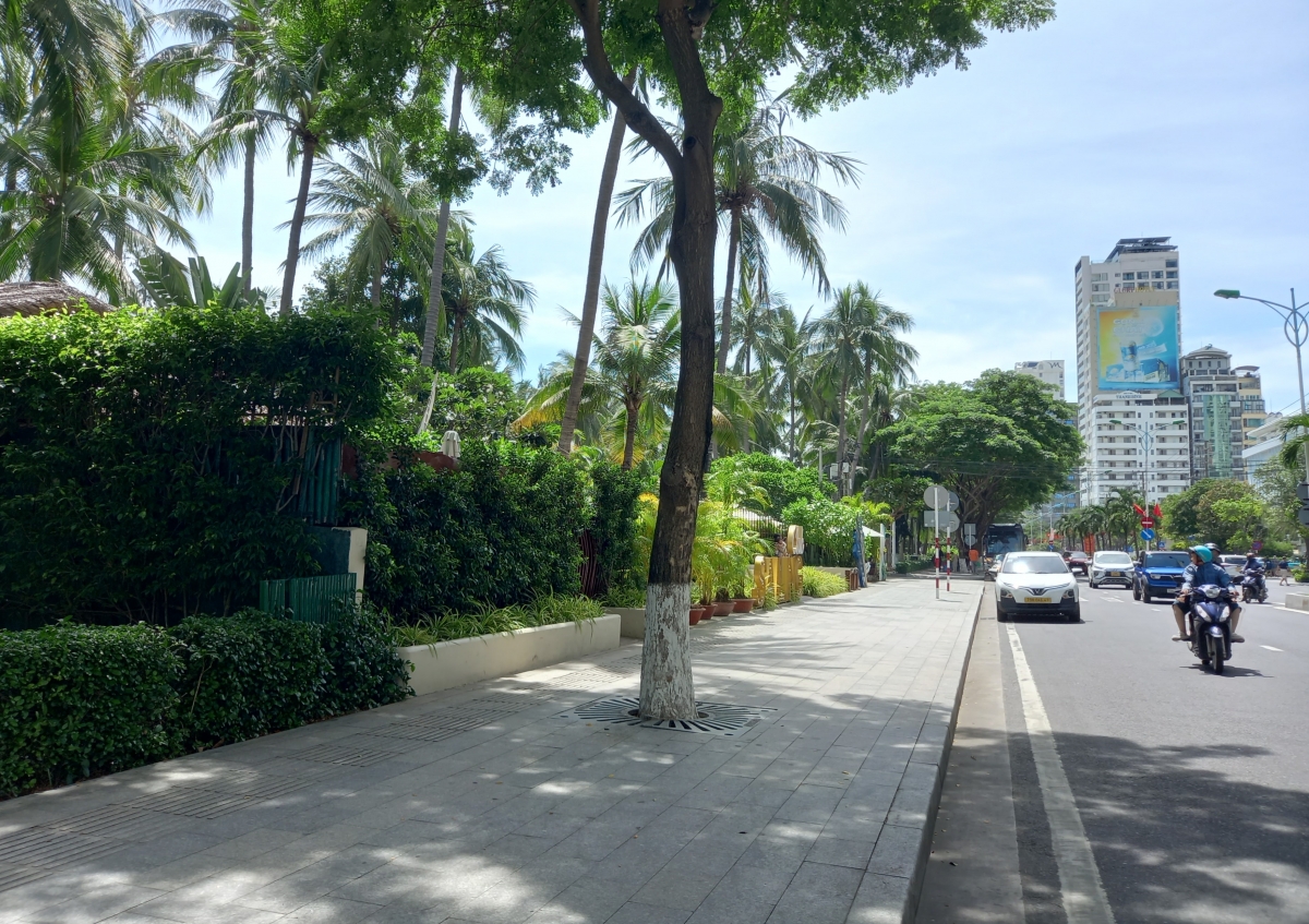 Nhà hàng Sailling Club che chắn tầm nhìn ra biển