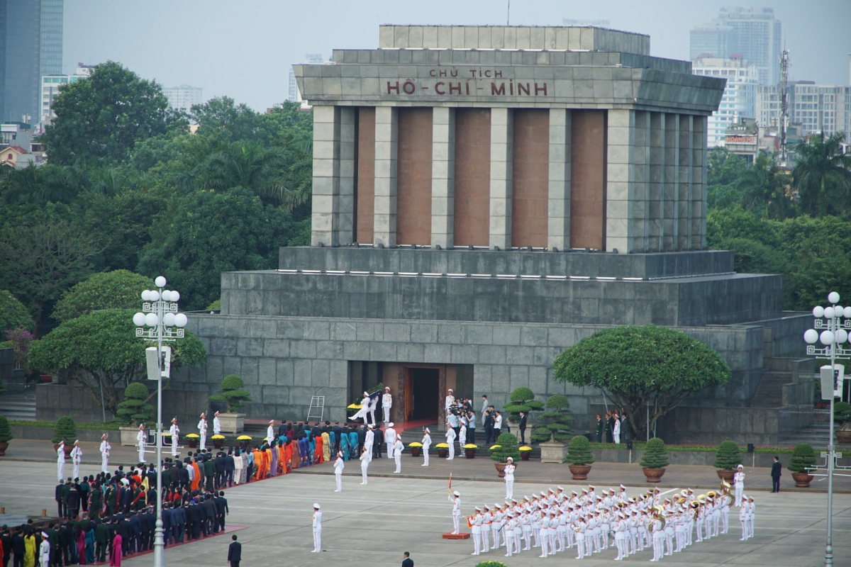 Kỳ họp thứ 10, Quốc hội khóa XV khai mạc vào sáng 20/10 và dự kiến bế mạc vào 11/12/2025. Đây là kỳ họp cuối cùng của Quốc hội khóa XV, dự kiến thông qua 49 luật.