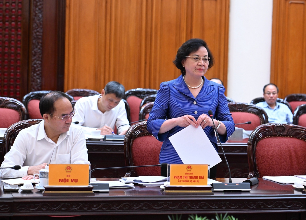 Bộ trưởng Bộ Nội vụ Phạm Thị Thanh Trà báo cáo tại phiên họp