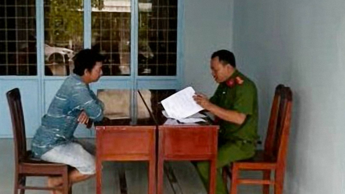 Ông N.K tại cơ quan công an (Ảnh: Công an xã Mỹ Long)