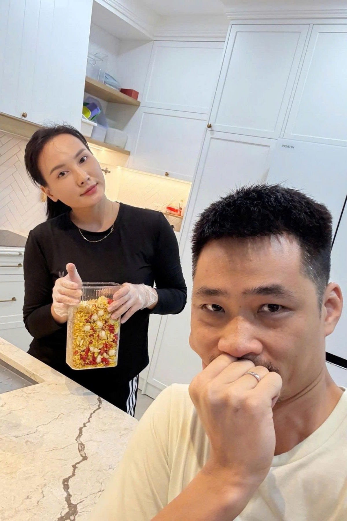 Diễn viên Bảo Thanh kể bị ông xã "gài" vào bếp muối cà - món ăn yêu thích của anh.