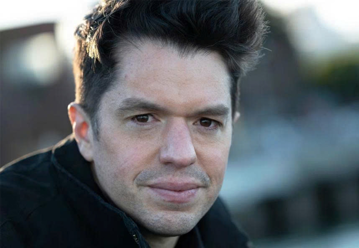 Nói về quyền năng của YouTube, tác giả Mark Bergen chia sẻ: “Các cuộc khảo sát cho thấy có đến một phần tư dân số Mỹ xem tin tức trên YouTube, và nhiều người dùng trang này thường xuyên hơn cả Facebook, Instagram hoặc bất kỳ trang mạng xã hội nào khác. Cả một thế hệ trẻ em đã từ bỏ truyền hình để chuyển sang YouTube. Ở nhiều quốc gia, YouTube chính là truyền hình. YouTube đã thay thế các tờ báo lá cải bán trong siêu thị và các quyển hướng dẫn sử dụng”.