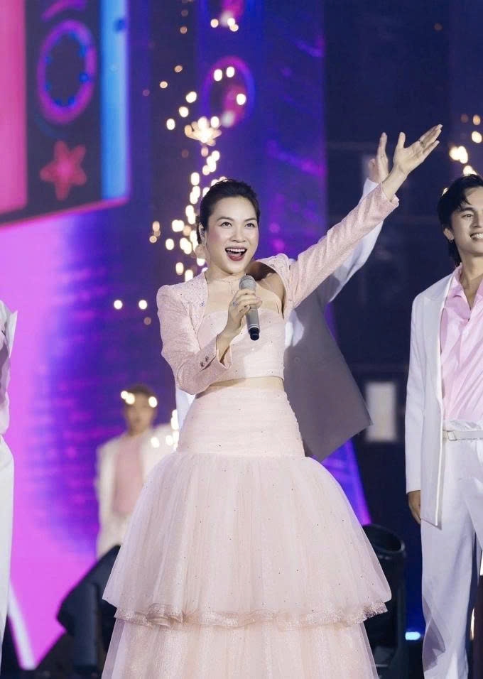 Ca sĩ Mỹ Tâm phấn khích khi biểu diễn trong vòng tay khán giả Hà Nội. Nữ ca sĩ cho biết cô rất háo hức hội ngộ người hâm mộ trong liveshow sắp tới ở Mỹ Đình.