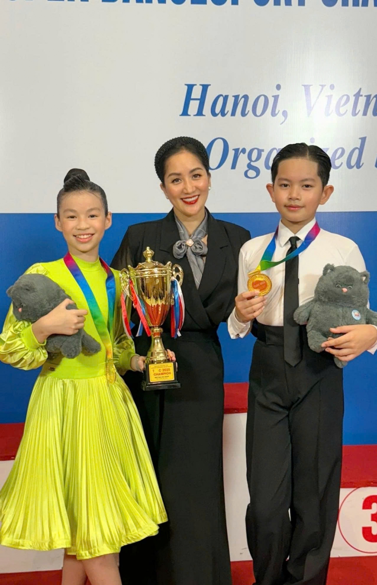 Kubi - con trai Khánh Thi - Phan Hiển tiếp tục cùng bạn nhảy đoạt huy chương tại một giải đấu trong nước.