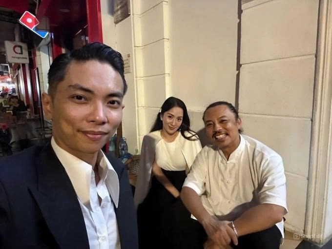 Kiện tướng dancesport Khánh Thi đăng ảnh cùng ông xã Phan Hiển chúc mừng sinh nhật người cũ - kiện tướng dancesport Chí Anh. Cô viết: “Chúc ông thêm tuổi mới lại thêm hớn hở và vẫn luôn là cánh chim đầu đàn dẫn dắt thế hệ vàng dancesport Việt Nam nhé".