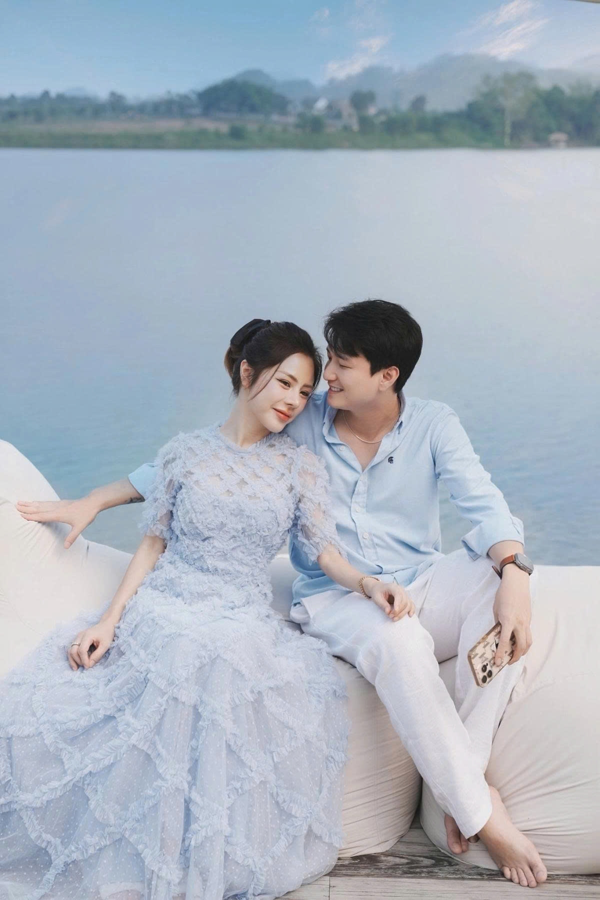 Huỳnh Anh và bạn gái hơn 6 tuổi tận hưởng ngày cuối tuần lãng mạn bên nhau.