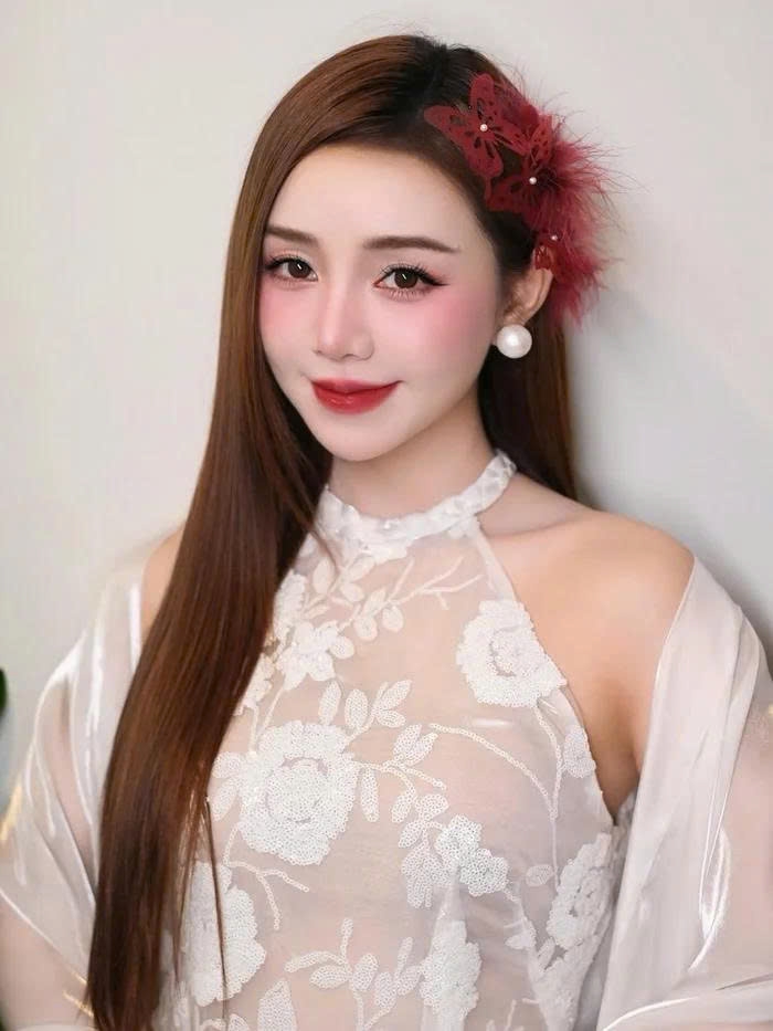 Quỳnh Kool thu hút sự chú ý khi đăng tải bộ ảnh khoe nhan sắc với dòng chú thích: “30 tuổi có phải trẻ con đâu”.