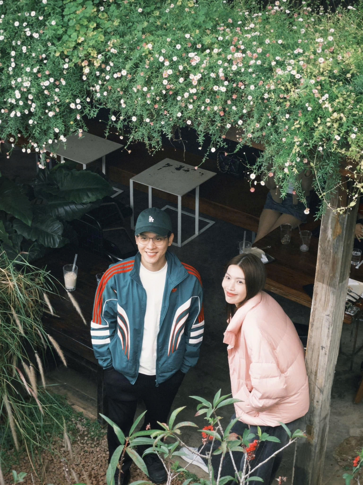 Chế Nguyễn Quỳnh Châu sinh năm 1994, quê Lâm Đồng, cao 1,75 m, từng tham gia Project Runway và Vietnam’s Next Top Model 2014. Cô vào top 5 Hoa khôi Áo dài Việt Nam 2015, đoạt Á hậu 1 Miss Grand Vietnam 2022, hiện hoạt động với vai trò người mẫu, MC và diễn viên.