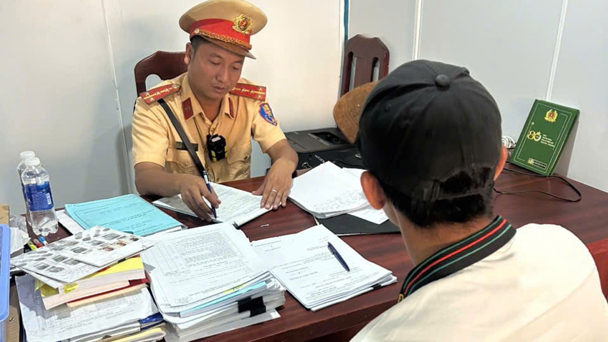 V. làm việc với cơ quan chức năng 