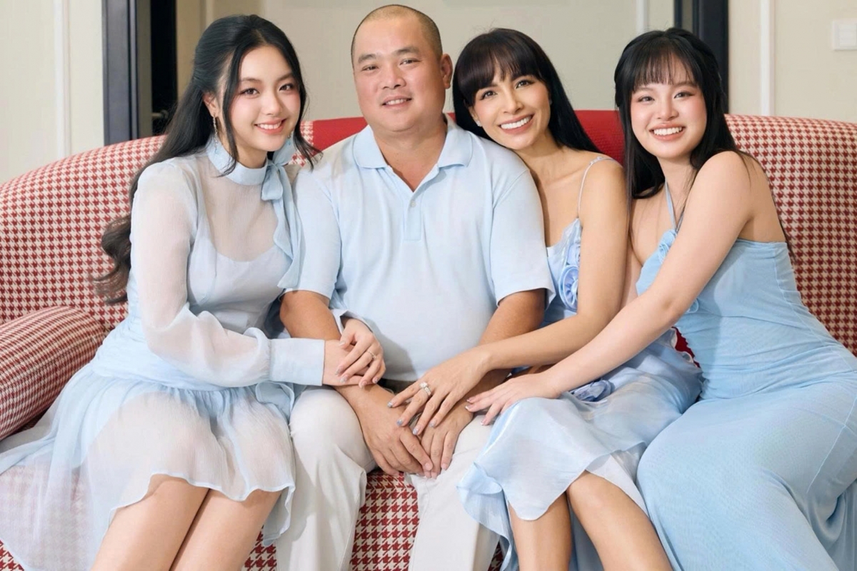 Vợ chồng nhạc sĩ Minh Khang - Thúy Hạnh hạnh phúc kỷ niệm 19 năm hôn nhân.