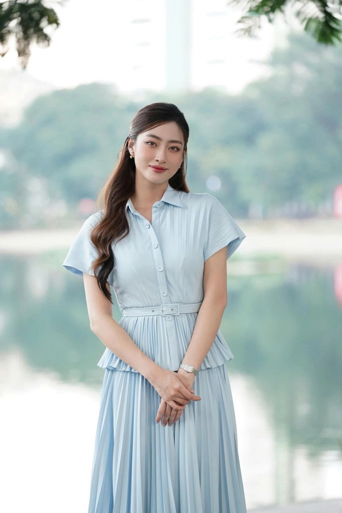 Lương Thùy Linh bị đồn sẽ thay thế Hương Giang thi Miss Universe 2025. Song, người đẹp đã lên tiếng phủ nhận.